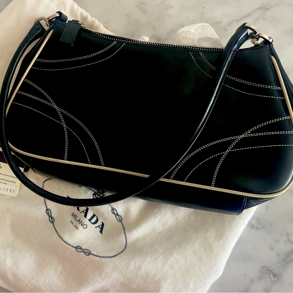 Y2K Rare UK Prada Black Leather shoulder purse w white piping & stitching detail